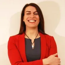 Uzm. Psk. Suzan Uğur Girginer — Psikoloji, İstanbul. Portre fotoğrafı.