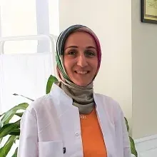 Uzm. Dr. Reyhan Tığlı — Dermatoloji, İstanbul. Portre fotoğrafı.