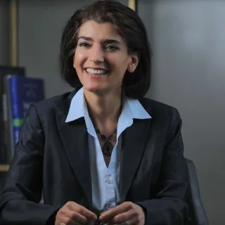 Prof. Dr. Hülya Gökmen — Göz Hastalıkları, Antalya. Portre fotoğrafı.