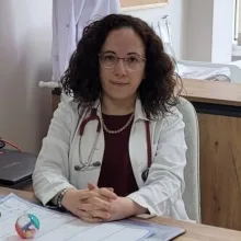 Uzm. Dr. Yasemin Düzçeker — Çocuk Sağlığı Ve Hastalıkları. Portre fotoğrafı.