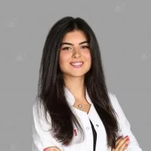 Dyt. Cansu Köstak — Diyetisyen, İstanbul. Portre fotoğrafı.