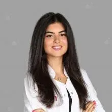 Dyt. Cansu Köstak — Diyetisyen, İstanbul. Portre fotoğrafı.