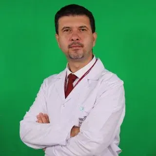 Doç. Dr. Hakan Fotbolcu — Kardiyoloji, Maltepe, İstanbul. Portre fotoğrafı.