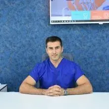 Uzm. Dt. Hanifi İpek — Tepebaşı, Eskişehir. Portre fotoğrafı.