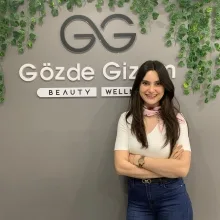 Uzm. Dyt. Gözde Er — Diyetisyen. Portre fotoğrafı.