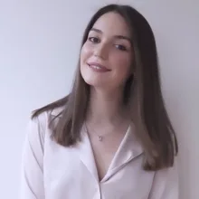 Psk. Elif Peksevim — Psikoloji, İstanbul. Portre fotoğrafı.