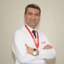 Doç. Dr. Selçuk Güneş — Kulak Burun Boğaz, Şişli, İstanbul. Portre fotoğrafı.