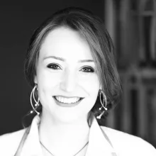 Op. Dr. Buse Aydın — Kadın Hastalıkları Ve Doğum, Bursa. Portre fotoğrafı.