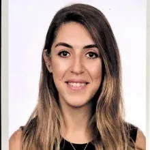 Dyt. Derya Güzel — Diyetisyen. Portre fotoğrafı.