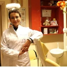 Dr. Dt. Sevgi Özdemir — Kadıköy, İstanbul. Portre fotoğrafı.
