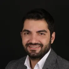 Dr. Fuat Yurtseven — Mezoterapi, İstanbul. Portre fotoğrafı.