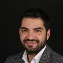 Dr. Fuat Yurtseven — Mezoterapi, İstanbul. Portre fotoğrafı.