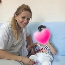 Uzm. Dr. Beyza Poplata Demirca — Çocuk Sağlığı Ve Hastalıkları, Çanakkale. Portre fotoğrafı.