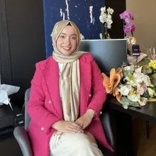 Dyt. Zeynep Güngör — Diyetisyen, İstanbul. Portre fotoğrafı.