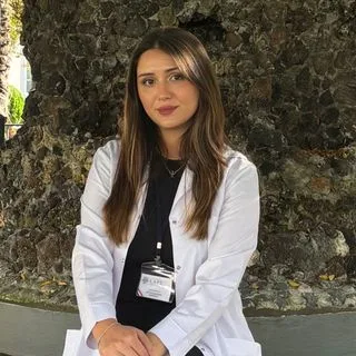 Psk. Ebrar Dila Taskın — Psikoloji, İstanbul. Portre fotoğrafı.