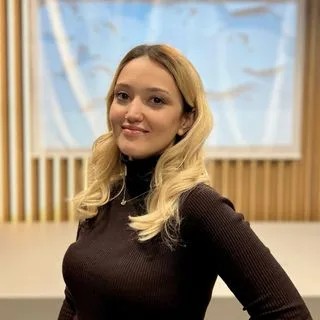 Kl. Psk. Beyza Yiğit — Psikoloji, İstanbul. Portre fotoğrafı.