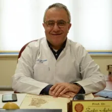 Prof. Dr. Zafer Aybek — Üroloji, Denizli. Portre fotoğrafı.