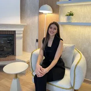 Psk. Büşra Can Gülveren — Psikoloji, Kayseri. Portre fotoğrafı.