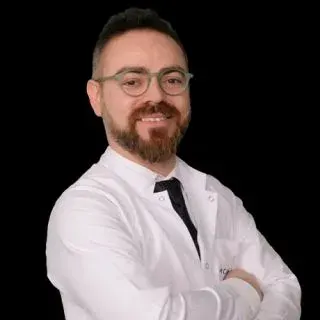 Uzm. Dr. Giray Girgin — Çocuk Sağlığı Ve Hastalıkları, İstanbul. Portre fotoğrafı.