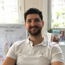 Dt. Kemal Çağlar Özkan — Diş Hekimi, İstanbul. Portre fotoğrafı.