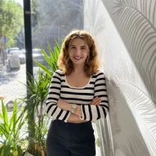 Kl. Psk. Özlem Keklik Sarıcı — Psikoloji, İzmir. Portre fotoğrafı.