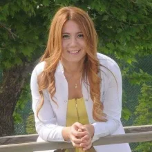 Uzm. Fzt. Gizem Selin Baykuş — Fizyoterapi Ve Rehabilitasyon, Bayraklı, İzmir. Portre fotoğrafı.