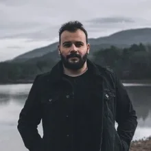 Dr. Burak Özden — Pratisyen, Mersin. Portre fotoğrafı.