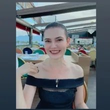 Dt. Pelin Özülken — Diş Hekimi, Antalya. Portre fotoğrafı.