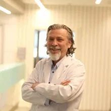 Prof. Dr. Sultan Tarlacı — Nöroloji, Ümraniye, İstanbul. Portre fotoğrafı.