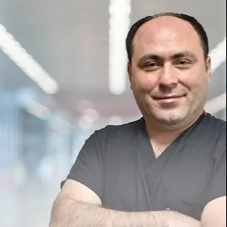 Op. Dr. Sinan Tıraş — Anesteziyoloji Ve Reanimasyon, Seyhan, Adana. Portre fotoğrafı.