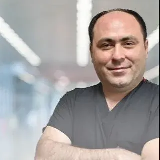 Op. Dr. Sinan Tıraş — Anesteziyoloji Ve Reanimasyon, Seyhan, Adana. Portre fotoğrafı.