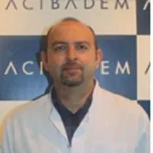 Uzm. Dr. Mahmut Esat Danışoğlu — Üroloji, Bursa. Portre fotoğrafı.
