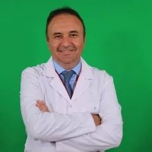 Prof. Dr. Erkan Çakır — Beşiktaş, İstanbul. Portre fotoğrafı.