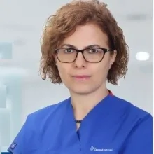 Uzm. Dr. Kevser Özdemir — Enfeksiyon Hastalıkları, Denizli. Portre fotoğrafı.