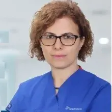 Uzm. Dr. Kevser Özdemir — Enfeksiyon Hastalıkları, Denizli. Portre fotoğrafı.