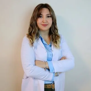 Fzt. Büşra Deniz Akkaya — Fizyoterapi Ve Rehabilitasyon, Ankara. Portre fotoğrafı.