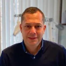 Dr. Dt. Arda Alaçam — Ankara. Portre fotoğrafı.