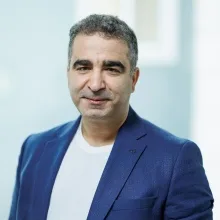 Doç. Dr. Uğur Çakır — Psikiyatri, Bursa. Portre fotoğrafı.