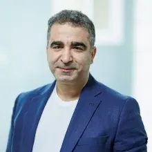 Doç. Dr. Uğur Çakır — Psikiyatri, Bursa. Portre fotoğrafı.