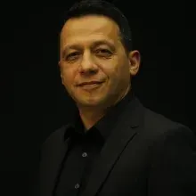 Dr. Dt. Semih Taşveren — İzmit, Kocaeli. Portre fotoğrafı.