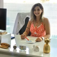 Dyt. Özlem Bayrak — Diyetisyen, Tekirdağ. Portre fotoğrafı.