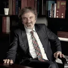 Prof. Dr. Harun Cansız — Kulak Burun Boğaz, Fatih, İstanbul. Portre fotoğrafı.