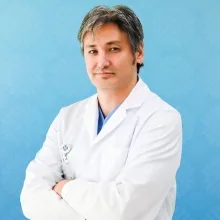 Uzm. Dr. Selçuk Meci — Endodonti, İstanbul. Portre fotoğrafı.