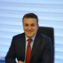 Doç. Dr. Muharrem Şerif Erdoğan — Manisa. Portre fotoğrafı.
