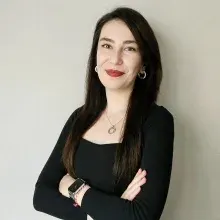 Psk. Ayşenur Taş — Psikoloji. Portre fotoğrafı.