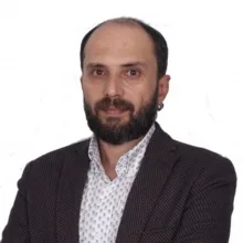 Dr. Emrah Ergin — Pratisyen, İzmir. Portre fotoğrafı.