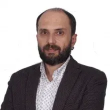 Dr. Emrah Ergin — Pratisyen, İzmir. Portre fotoğrafı.