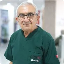 Dt. Kemal Kısacık — Diş Hekimi, Tuzla, İstanbul. Portre fotoğrafı.
