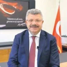 Prof. Dr. Recep Demirhan — Göğüs Cerrahisi, İstanbul. Portre fotoğrafı.