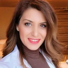 Op. Dr. Deva Hazar — Kadın Hastalıkları Ve Doğum, Denizli. Portre fotoğrafı.